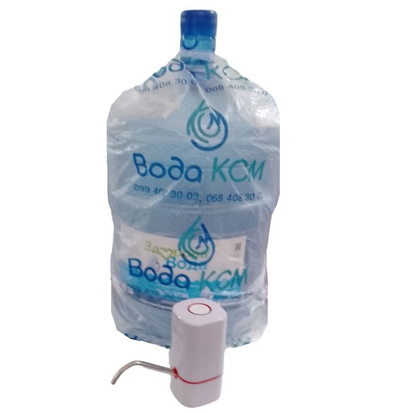 Доставка води Запоріжжя — вода у подарунок! Станьте клієнтом Вода КСМ і скористайтеся вигідною акцією — «Пакет Старт — вода у подарунок» для нових клієнтів. Що входить: Вода 18,9 л — 0 грн Бутель — 300 грн Помпа — 350 грн Разом: 650 грн Переваги старт-пакета з помпою ViO : повна готовність до використання — нічого докуповувати не потрібно; помпа працює від акумулятора (USB-зарядка в комплекті); компактна, тиха й зручна; ідеальний подарунок для дому, офісу чи подорожей; економія часу та коштів при першому замовленні. Як замовити доставку води - Просто: Подзвоніть нам або залиште заявку онлайн —наш диспетчер одразу зв’яжеться, щоб уточнити адресу та зручний час доставки. Кур’єр привезе воду прямо до дверей — швидко, акуратно і вчасно. Чому клієнти обирають Вода КСМ: швидка доставка води по Запоріжжю; завжди свіжа та очищена бутильована вода; уважні диспетчери, пунктуальні кур’єри; приємні акції та бонуси для постійних клієнтів. Вода КСМ — завжди на зв’язку і завжди поруч! Замовляйте доставку води в Запоріжжі вже сьогодні і отримайте воду у подарунок із пакетом «Старт». За бажання ви завжди можете повернути бутлі назад з гарантією повного повернення заставної суми, за умови цілісності бутлів .